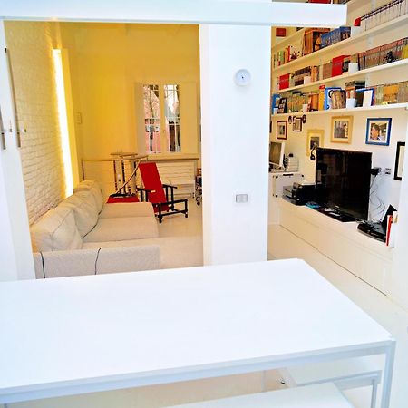 Elegant And Modern Loft In Medieval ボローニャ エクステリア 写真