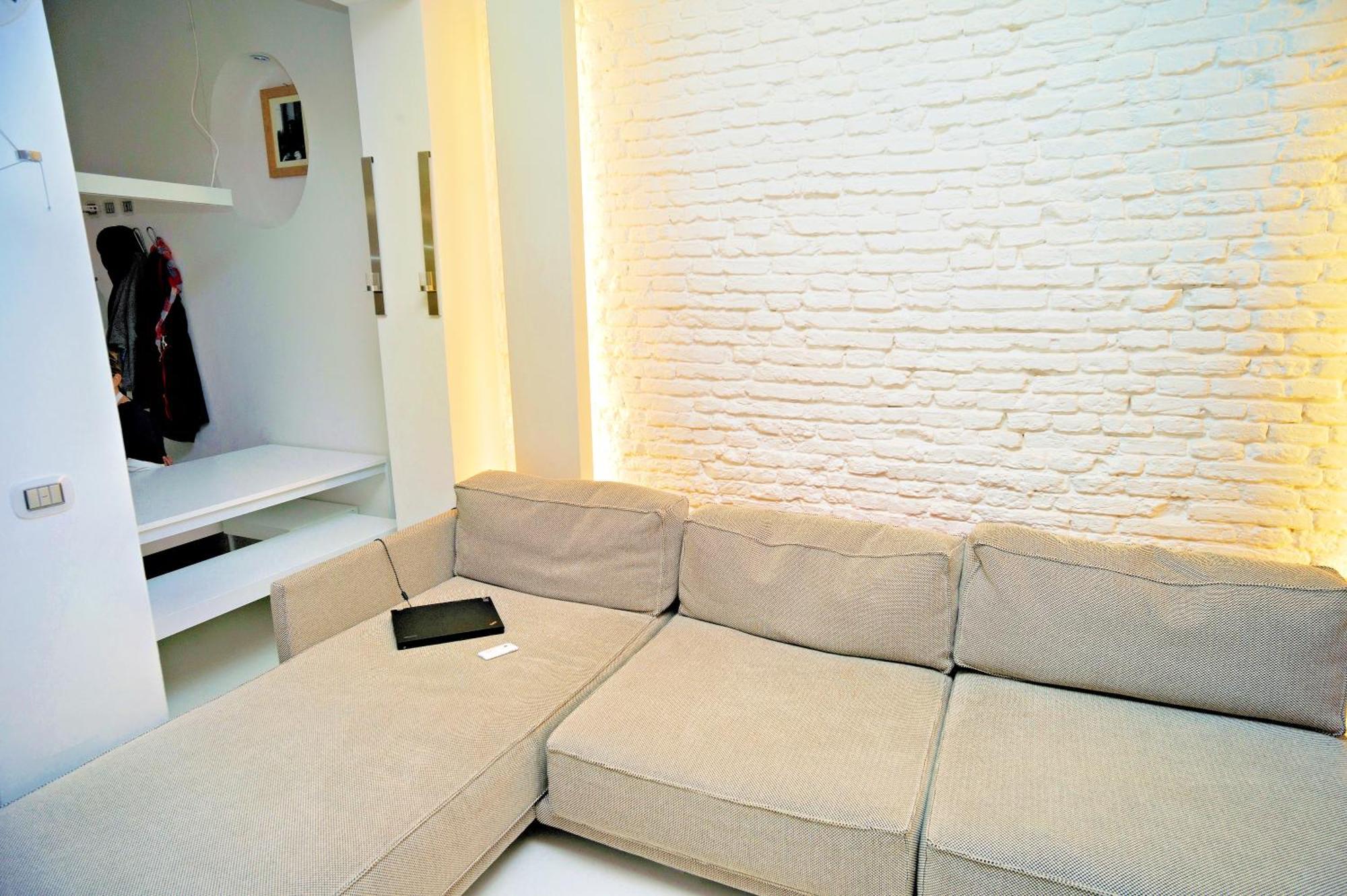 Elegant And Modern Loft In Medieval ボローニャ エクステリア 写真