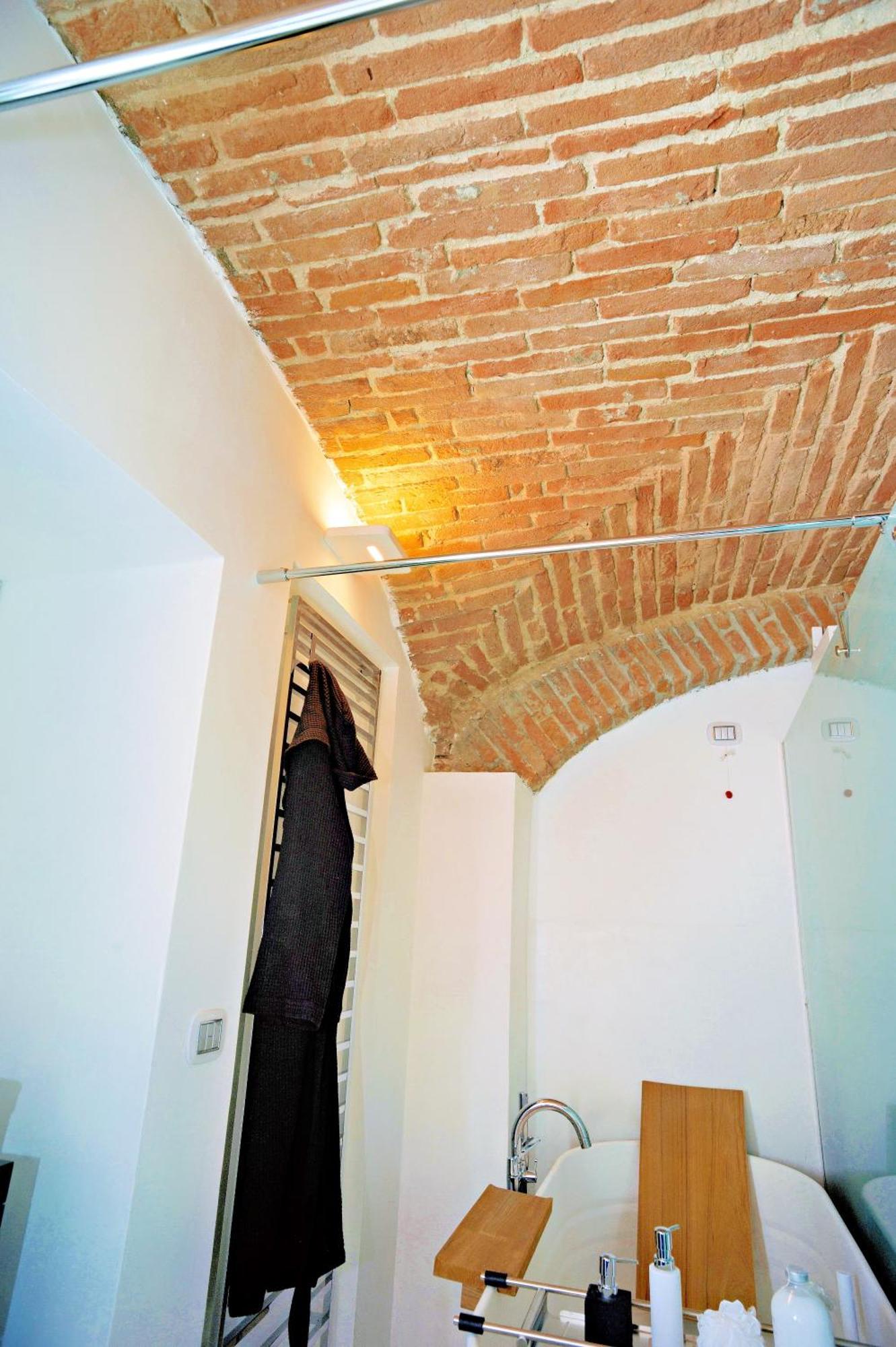 Elegant And Modern Loft In Medieval ボローニャ エクステリア 写真