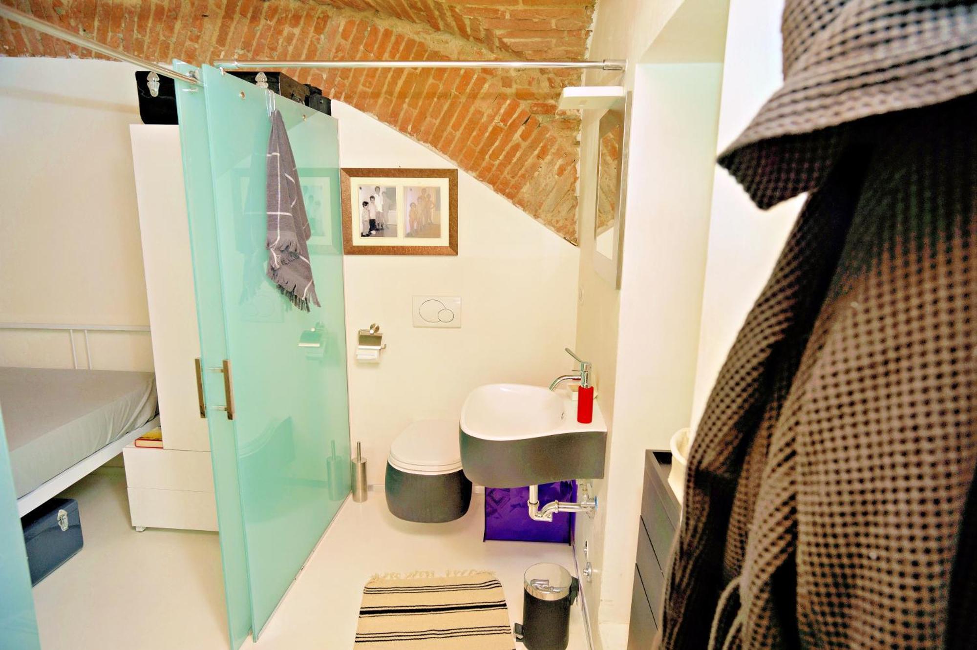 Elegant And Modern Loft In Medieval ボローニャ エクステリア 写真