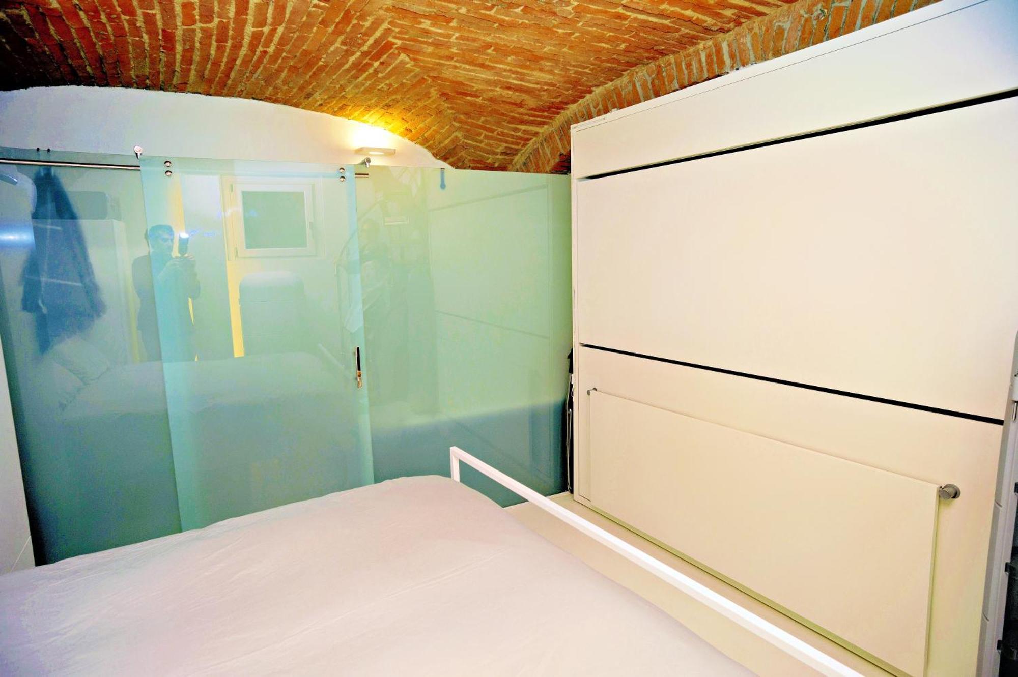 Elegant And Modern Loft In Medieval ボローニャ エクステリア 写真