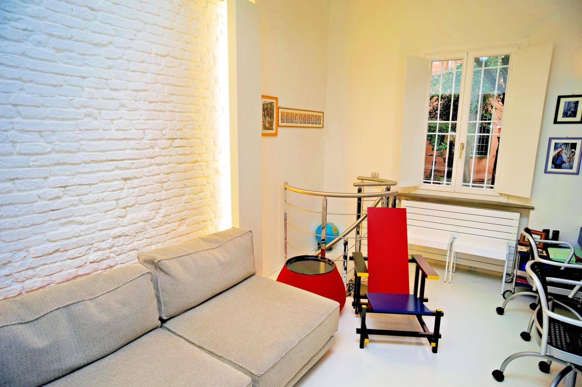 Elegant And Modern Loft In Medieval ボローニャ エクステリア 写真